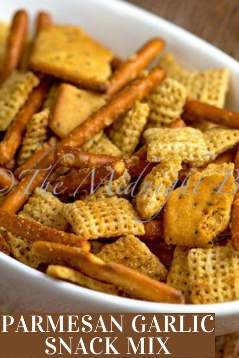 Garlic Snack, Chex Snack Mix, Easy Snack Mix, Homemade Chex Mix, Pretzel Snacks, Cereal Snacks, Chex Mix Recipes, Snack Mix Recipes, Chex Mix