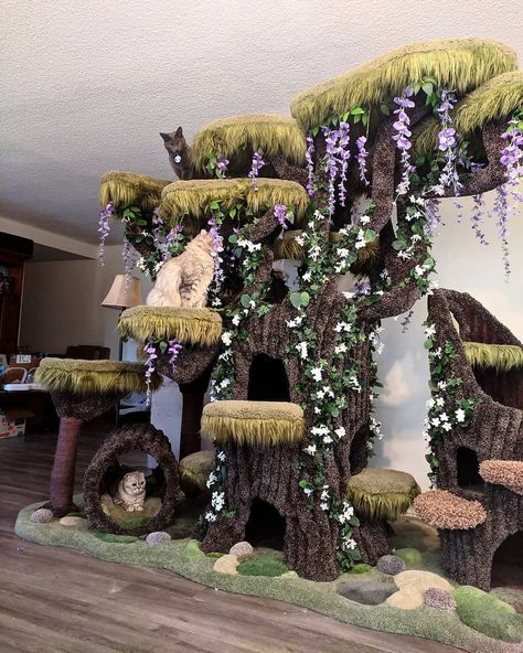 Mʏ Eꜱꜱᴇɴᴛɪᴀʟ Pʟᴀɴᴇᴛ on Instagram: “This Enchanted Forest Kitty Sanctuary is  INCREDIBLE!!! 💜🌳🔮 Who would love this for their cat?🌙 Tag someone who'd love this too!! Pics by…” Cat Castle, Cool Cat Trees, Cat Tree House, Giant Cat, Diy Cat Tree, Modern Cat Tree, Cat House Diy, Cat Hacks, Fancy Cats