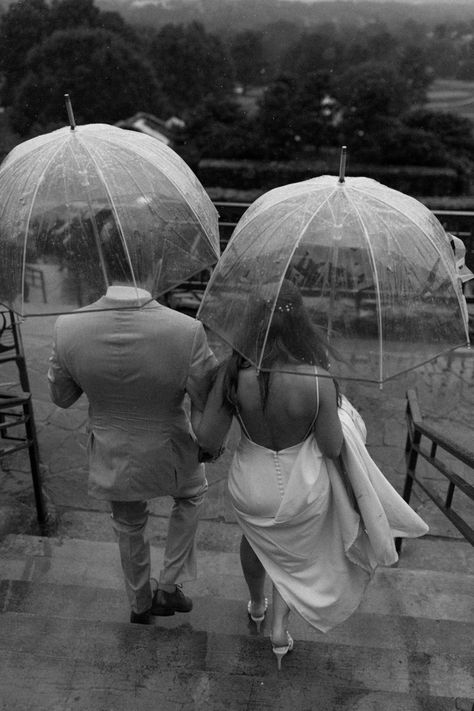 Bride and groom walk down steps while holding clear umbrellas Rain Wedding Photos, Rainy Wedding Photos, Nyc City Hall Wedding, Cabin Elopement, Rain Wedding, Hiking Elopement, Clear Umbrella, Nyc Elopement, Frame Cabin