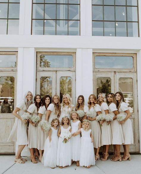 Off White Bridesmaid Dresses Ivory, Lds Bridesmaid Dresses, Neutral Wedding Party, Tan Bridesmaids, Beige Bridesmaid Dress, Cream Bridesmaid Dresses, Temple Wedding Photography, Cute Bridesmaid Dresses, Bridesmaid Poses