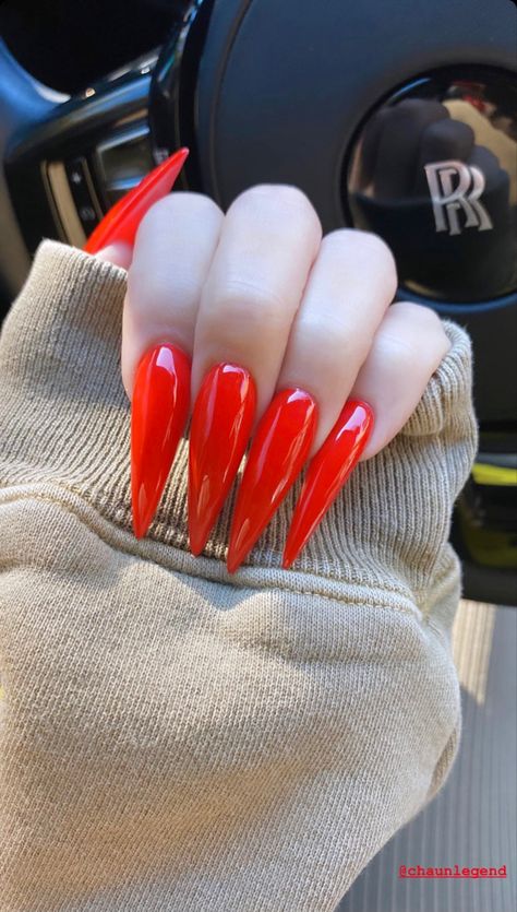 Khloe Kardashian Nails, Kim Kardashian Nails, Kardashian Nails, Long Red Nails, Bright Red Nails, Brown Acrylic Nails, Kloe Kardashian, Khloé Kardashian, Diva Nails