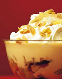 Mary Berry Recipe Classic old-fashioned trifle  #PinThePerfect #MaryBerry Mary Berry Christmas, Pudding Recept, British Baking Show Recipes, Bake Off Recipes, Mary Berry Recipe, Trifle Desserts, Mini Tortillas, Trifle Recipe, British Baking