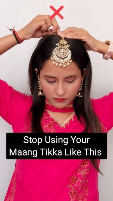 Maangtikka Hairstyles, Sheeshpatti Hairstyle Open Hair, Mangtika Hairstyle Open Hair, Tikka Hairstyle, Mang Tikka, Short Hair Bun, Open Hairstyles, Daily Hairstyles, Maang Tikka