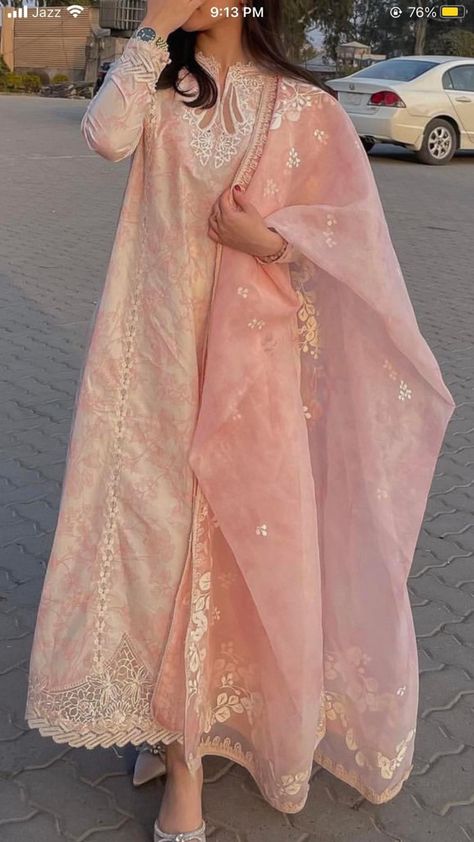 Desi Dress, Fancy Suit, Pakistani Fashion Casual, Desi Fashion Casual, Pakistani Fancy Dresses, Pakistani Dresses Casual, Beautiful Pakistani Dresses, Indian Dresses Traditional, Desi Clothes