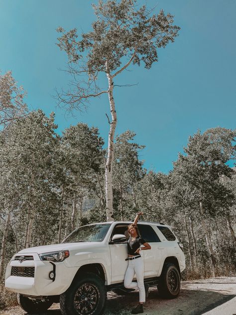 White 4runner black rims White Toyota 4runner Blacked Out, White 4runner, Ford Runner, 4runner Black, Toyota Forerunner, Toyota Four Runner, Toyota Runner, Car Pose, Four Runner