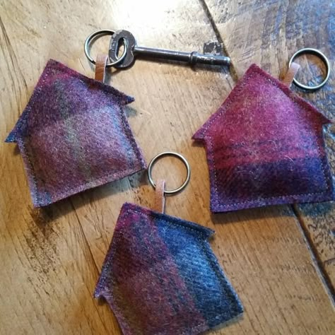 Scrap Fabric Keyrings, Tweed Crafts Scrap, Tweed Crafts Projects, Things To Make With Tweed Scraps, Tweed Scrap Ideas, Harris Tweed Crafts, Key Ring Ideas, Freehand Machine Embroidery, Fabric Crafts Diy