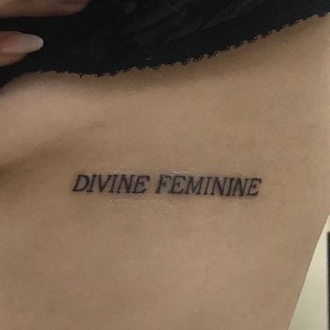 Feminine tattoo / divine feminine / woman tattoo / tattoo ideas Dr Tattoo, Stile Kylie Jenner, Inspiration Tattoo, Tattoos Geometric, Classy Tattoos, Discreet Tattoos, Dainty Tattoos, Subtle Tattoos, Aesthetic Tattoo