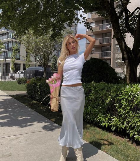 Midi Skirt Outfit Europe, Skirt Europe Outfit, Modest Summer Outfits Aesthetic 2023, Modest Outfits For Italy, Midi Skirt White Outfit, Midi And Maxi Skirts, Austrian Summer Outfits, Midi Dress Summer Outfit, How To Style White Midi Skirt