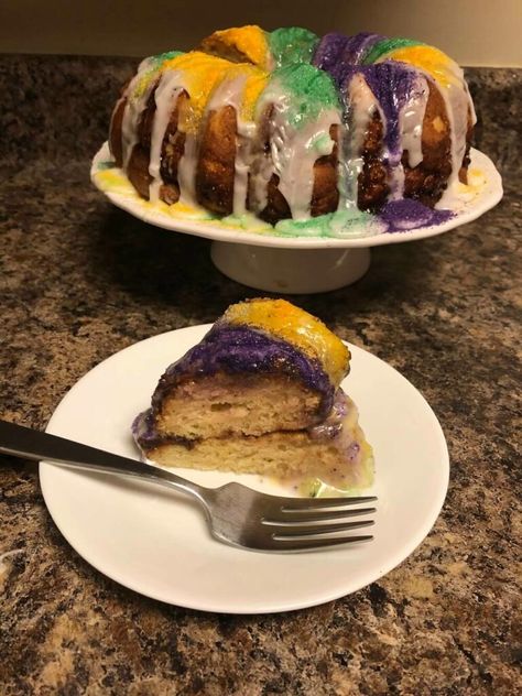 Traditional King Cake Recipe, Gluten Free King Cake Recipe, Gluten Free King Cake, Traditional King Cake, Gluten Free Pastries, King Cake Recipe, Almond Crunch, Gluten Free Pastry, Glaze For Cake