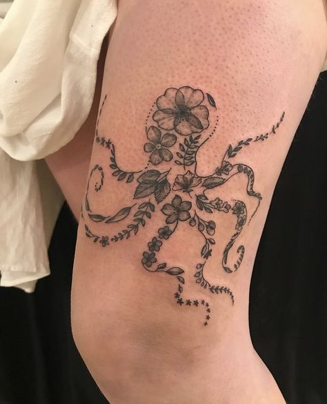 Octopus With Flowers Tattoo, Floral Ocean Tattoo, Octopus With Flowers, Tattoos Eyes, Floral Octopus, Tattoo 2022, Jokes Dirty, Abstract Tattoo Ideas, Cowgirl Tattoos