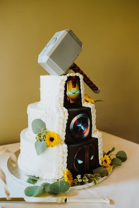 Two Sided Wedding Cake, 2 Sided Wedding Cake, Marvel Wedding Dress, Marvel Wedding Ideas, Marvel Wedding Cake, Marvel Wedding Theme, Iron Man Wedding, Unique Wedding Cake Ideas, Wedding Cakes Unique