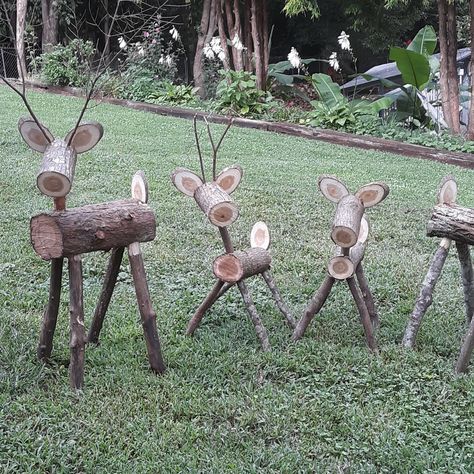 Wood Log Crafts, Wood Reindeer, Driftwood Christmas Tree, Christmas Diy Wood, Wood Yard Art, Wooden Reindeer, Wood Art Projects, Wood Animal, Wood Shop Projects