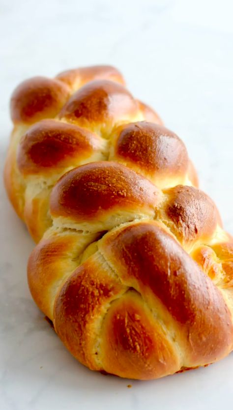 Six Strand Braided Bread - Ambers Kitchen Cooks Ambers Kitchen, Brioche Recipe, French Bread Recipe, Sandwich Bread Recipes, Braided Bread, Challah Bread, Fall Cooking, Yeast Bread, Sourdough Recipes