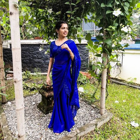 Diya Krishna, Shadi Season, Royal Blue Saree, Dress Designs For Stitching, Onam Saree, Indian Bridesmaid Dresses, Saree Ideas, Reception Outfit, Mysore Silk