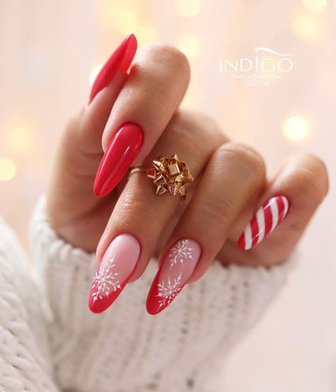 Red Christmas Nails, Almond Nails Designs, Thanksgiving Nails, Festival Nails, New Year's Nails, Xmas Nails, Christmas Nail, Chic Nails, Gold Nails