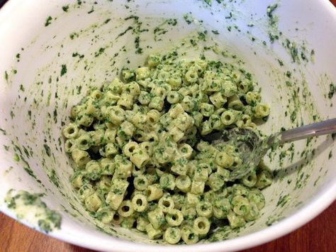 Easy Cheesy Spinach Pasta Cheesy Spinach Pasta Recipes, Cheesy Spinach Pasta, Spinach Cheese Pasta, Pasta For Toddlers, Toddler Approved Meals, Gf Noodles, Pasta Vegetarian, Fingerfood Baby, Gf Pasta