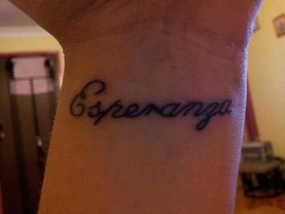 Esperanza tattoo Spanish Word Tattoos For Women, Tattoo In Spanish, Hope Tattoos, Spanish Tattoos, Cute Tattoos With Meaning, Family Quotes Tattoos, Hope Tattoo, Tattoo Quotes About Strength, Tattoo Quotes About Life