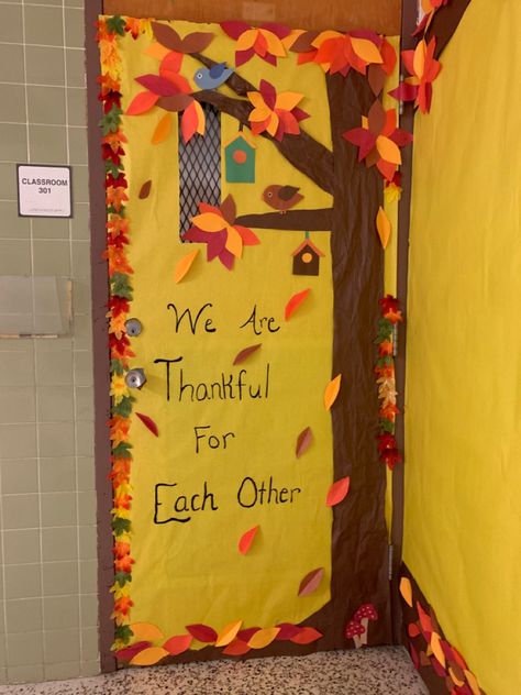 Fall Door Decor Ideas For Classroom, Thankful Classroom Door Ideas, Thanksgiving Themed Classroom Door, Fall Doors For Classroom, Thanksgiving Decorations For Classroom, Thanksgiving Door Decor, November Themed Classroom Doors, Thanksgiving Door Ideas For Classroom, Door Design For Classroom Fall