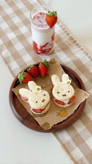 Miffy Sandwich, Fruit Sandwiches, Kawaii Pics, Aesthetic Food To Make, Miffy Strawberry, Cute Healthy Snacks, Cute Cafe Food, Cute Things To Have, Baking Cute