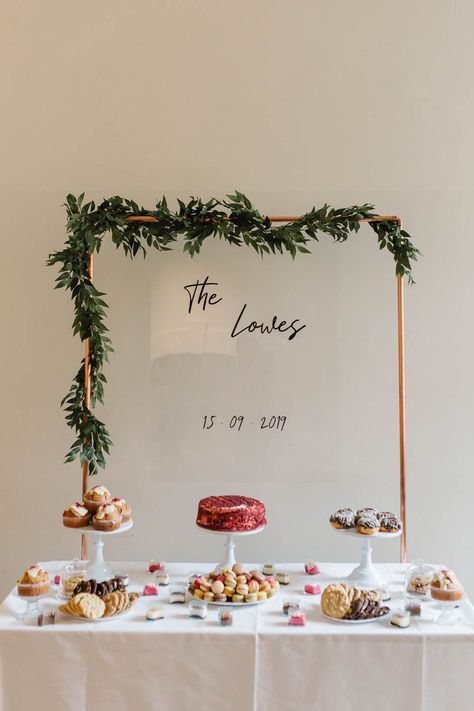 86 Wow-Factor Wedding Backdrop Ideas To Make A Statement Minimalist Backdrop Ideas, Backdrop Behind Cake Table, Diy Cake Table Decorations, Dessert Backdrop, Cake Tables, Dessert Table Backdrop Ideas, Food Table Backdrop, Cake Backdrop Ideas, Table Backdrop