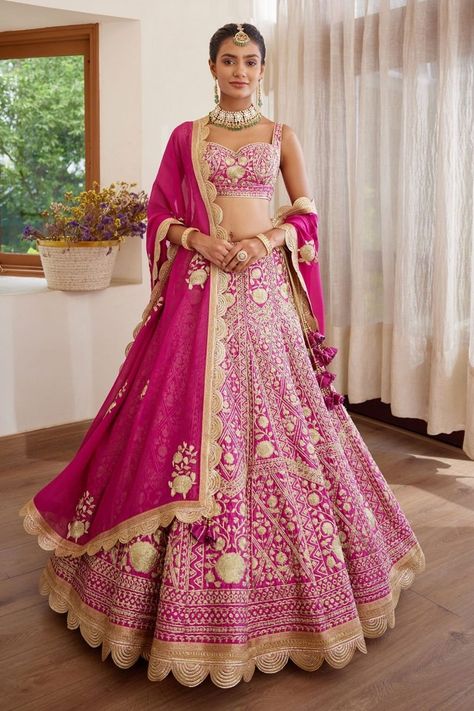 Shop For Trendy Bridal Lehengas Under INR 1 Lakh! - ShaadiWish Sheer Dupatta, Brocade Lehenga, Baju Kahwin, India Shopping, Scallop Border, Wedding Lehengas, India Style, Diana Penty, Zari Embroidery