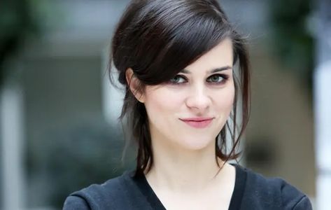 Nora Tschirner Gewicht Alexander Fehling, Midlife Crisis, Celebrity Pictures, Net Worth, Body Measurements, Mtv, Alexander, The 100, Sound