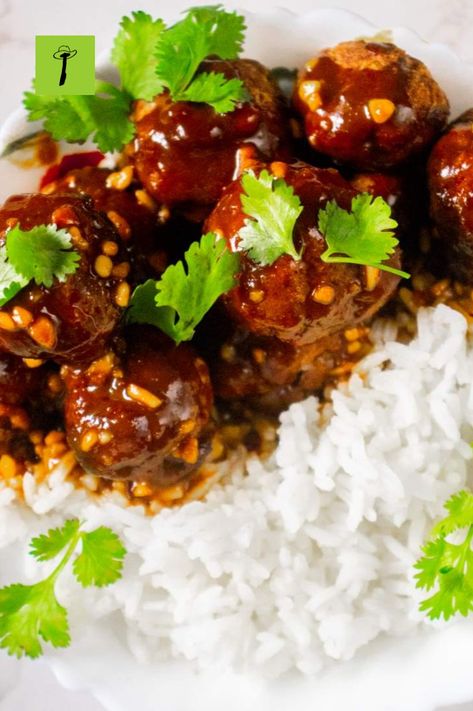 Sticky Thai Meatballs with Peanut Sauce Healthy Asian Chicken Recipes, Meals For Summer, Meatball Appetizer Crockpot, Thai Meatballs, Summer Slow Cooker Recipes, Meatball Recipes Crockpot, Chicken Recipes For Dinner, Pork Sauce, Meatball Dinner