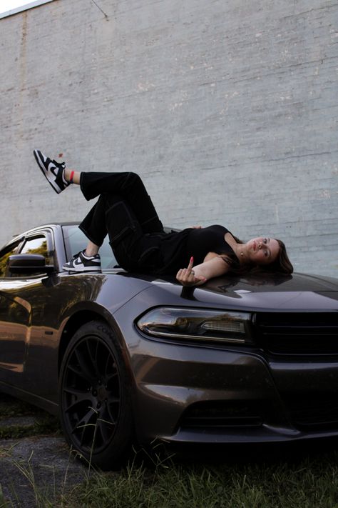 Dodge charger photo shoot #fashion #aesthetic #dodgecharger #photography Dodge Charger Photoshoot, Challenger Photoshoot, Hellcat Aesthetic, Dodge Charger Aesthetic, Photo Shoot Fashion, Car Shoot, Classic Car Photoshoot, Dodge Hellcat, Car Pic