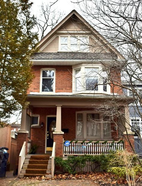 New England Townhouse, Vintage Suburban House, San Francisco Suburbs, Neighborhood House Exterior, 90s Suburban House, Sims Suburban Home, Old Suburban House, Small Apartment Exterior, 50s House Exterior