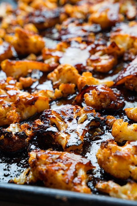 Maple Sriracha Roasted Cauliflower Maple Sriracha, Roasted Cauliflower Recipe, Roasted Cauliflower Steaks, Cauliflower Recipe, Food Baby, Veggie Side Dishes, Cauliflower Recipes, Side Recipes, Roasted Cauliflower