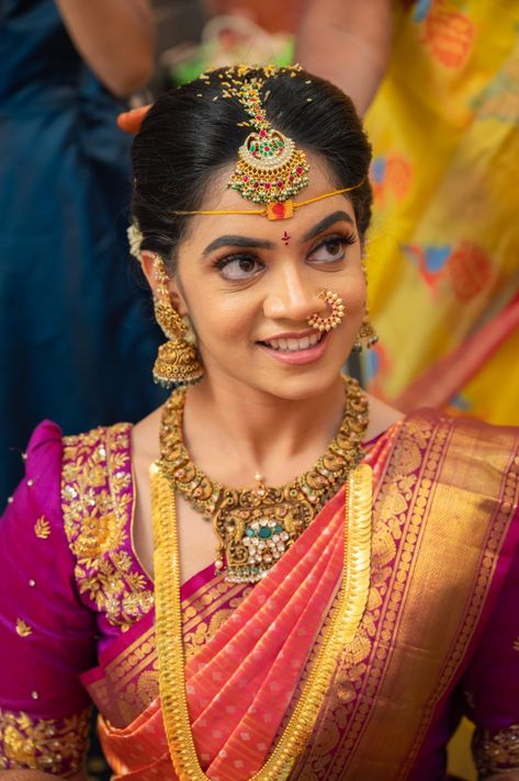 #lovecollective#collectivebride##weddingbride #wedding #weddingphotography #bride #weddingdress #weddinginspiration #weddingday #indianwedding #indianbride #weddingmakeup #makeup #bridetobe #bridemakeup #photography #weddingphotographer #bridalmakeup #weddingfashion #instagram #love #instabride #weddingdecor #bridal Telugu Bridal Look, Telugu Bride Jewellery, South Indian Bridal Look, Haldi Bride, Indian Bridal Look, Saree Colours, South Wedding, Bridesmaid Poses, Bride Saree