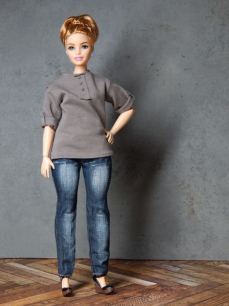 Barbie Classic, Barbie Photography, Mini Dollhouse, Barbie Sewing Patterns, Barbie Collector Dolls, Mini Stuff, Diva Dolls, Curvy Barbie, Doll Clothes Barbie