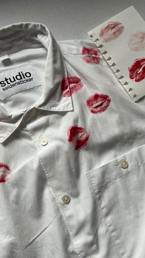 White Shirt With Lipstick Stains, Kiss Button Up Shirt, White Shirt With Kiss Marks, Lipstick Stain Shirt, Kiss Mark Shirt, Maison Margiela Kiss Shirt, Margiela Kiss Shirt, Lipstick Shirt