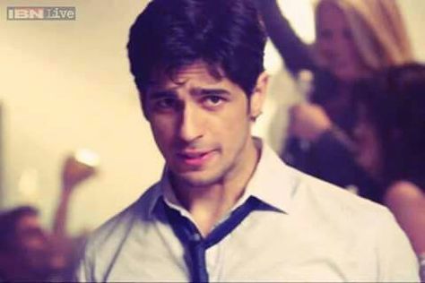 Hasee Toh Phasee, Siddharth Malhotra, Vintage Bollywood Aesthetic, Husband Appreciation, Movies For Boys, Sidharth Malhotra, Desi Love, Bollywood Quotes, Bollywood Photos