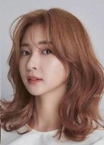 Peach Brown Hair, Short Hairstyle With Bangs, Pink Brown Hair, Brown Hair Korean, Pink Short Hair, Hairstyle With Bangs, Hair Korean, Korean Hair, Short Curtains