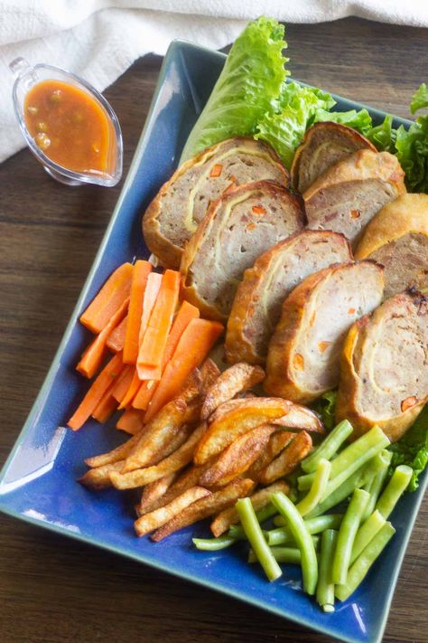 Learn how to make beef roulade (Indonesian rolade) Leftover Duck, Beef Roulade, Quick Dinner Recipes Healthy, Steamed Carrots, Beef Roll, Fancy Dishes, Potato Dinner, Sliced Meat, Creamy Soup