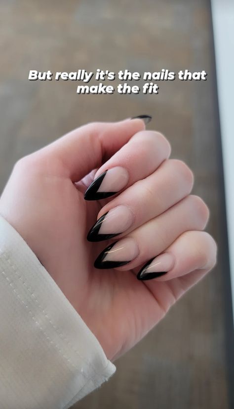 Stiletto nails with black French tip Stiletto French Tip Designs, V Tip French Nails Almond, Black V French Tip, Goth French Nails, Short Stiletto French Tip, Black V Tip Nails, Black French Tip Nails Almond Short, Pointy French Tip, Black V Nails