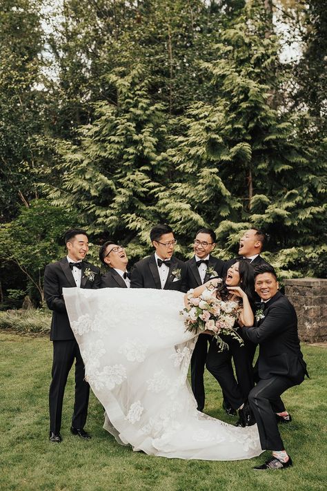 Bride With The Groomsmen, Groomsmen And Bride Pictures, Wedding Pictures With Wedding Party, Groomsmen With Bride Photos, Groomsmen Holding Bride, Bride With Groomsmen Pictures Funny, Bride And Groomsmen Pictures Funny, Bride Groomsmen Pictures, Wedding Poses With Family