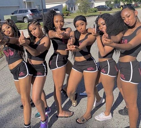 Squad Goals Black, Sleepover Outfit, 17 Birthday, Bestie Outfits, Matching Outfits Best Friend, Squad Outfits, Estilo Swag, Girls Night Party, Cute Birthday Outfits