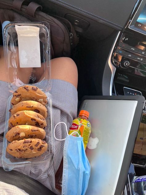 #afterschool #snacks #cookies #delicious #peachicedtea #car #jaguar #laptop #mac #school #study #thatgirl #2022 #aesthetic #mismatched #trip #shopping trip #carride #homework Afterschool Snacks, Car Jaguar, Car Snacks, 2022 Aesthetic, School Study, School Trip, After School Snacks, School Snacks, Pretty Food