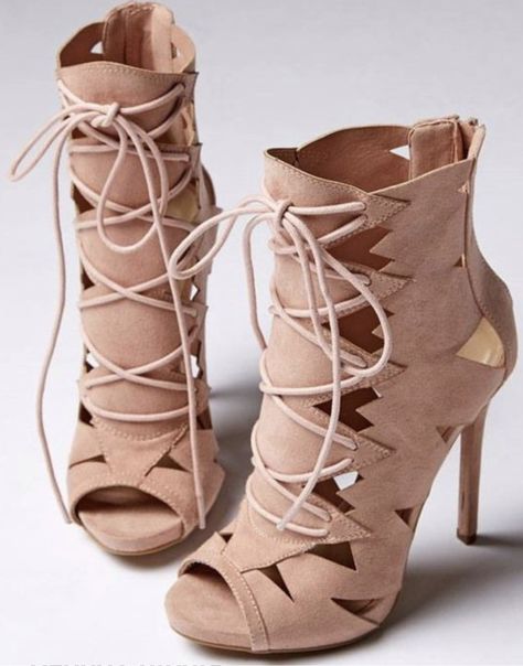 Cutout Heels, Stylish Heels, Heels Fashion, Fancy Shoes, Gorgeous Shoes, Fashion Heels, Fabulous Shoes, Hot Shoes, Heels & Wedges