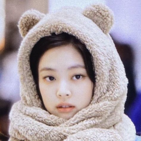 Jennie O, Bear Outfits, Bear Hat, Jennie Kim Blackpink, Jennie Kim, Blackpink Rose, Blackpink Jennie, Girl Crush, Knitted Scarf