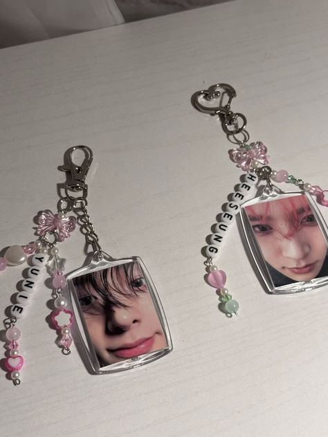 #enhypen #aesthetic #kpop #keychain #aesthetictumblr #instagram #keychainaesthetic #kpopkeychain #heeseung #jake Enhypen Keychain, Kpop Keychain, Enhypen Aesthetic, Social Strategy, Kpop Entertainment, Aesthetic Kpop, Charm Jewelry, Photo Cards, Piercings