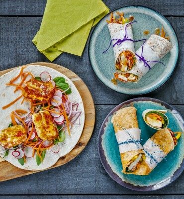 Large wrap packed with crunchy rainbow-coloured vegetables and grilled Halloumi strips in sweet chilli sauce. Sweet Chilli Halloumi Wrap, Halloumi Wrap, Sweet Chilli Chicken, Grilled Halloumi, Chicken Wrap, Red Onion Salad, European Recipes, Chilli Chicken, Weekday Meals