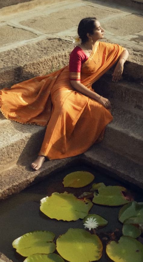 Cotton Saree Photoshoot, Woman In Saree Painting, Standing Saree Poses, Kerala Saree Poses, Indian Asthetics Photos, Tamil Girls Saree Look, Indian Photoshoot Ideas, Traditional Saree Photoshoot Poses, Saree Photoshoot Ideas Creative