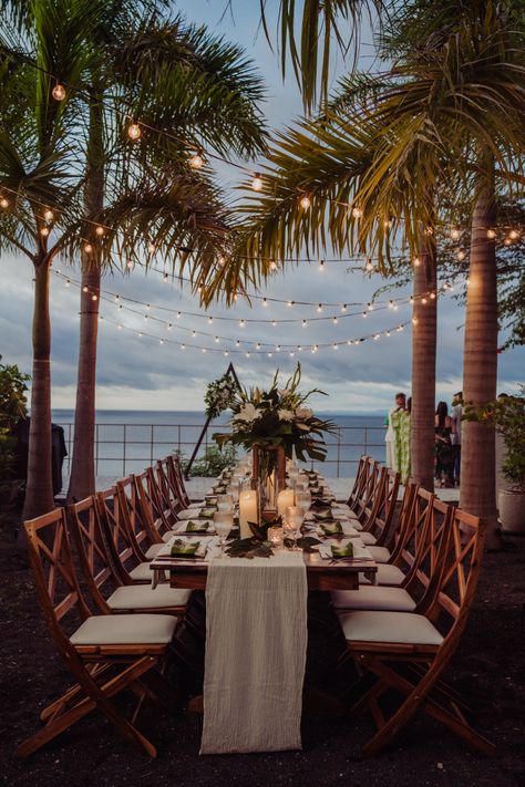 Romantic Beach Wedding Reception, Hawaii Wedding Dress Bridesmaids, Rustic Hawaiian Wedding, Caribbean Wedding Decor, Panama Wedding Venues, Tulum Wedding Decor, Simple Beach Reception, Tropical Destination Wedding Decor, Beach Wedding Mexico