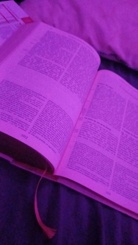 2024 Vision Board Aesthetic Purple, Purple Bible Aesthetic, Vision Board Purple, Vision Board Blue, Purple Vision Board, Purple Motivation, Purple Bible, Black Light Room, God Notes