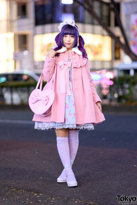 Kawaii Japanese Street Style in Harajuku w/ Twin Purple Tails, Angelic Pretty Ribbon Coat, Jumper Dress, Yumetenbou Baby Doll Shoes & Heart Bag – Tokyo Fashion Japanese Street Fashion Harajuku Kawaii, Japanese Street Fashion Harajuku, Japanese Street Style, Dress Street Style, Harajuku Decora, Harajuku Dress, Baby Doll Shoes, Japanese Fashion Kawaii, Harajuku Street Style