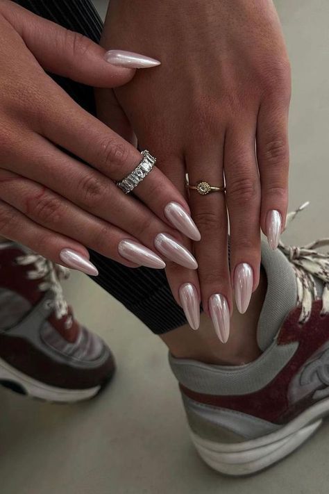 Elegant Bridal Nails, Bridal Nails Designs, Pink Chrome Nails, Chrome Nails Designs, Shiny Nails, Bride Nails, Girls Nails, Bridal Nails, Chic Nails