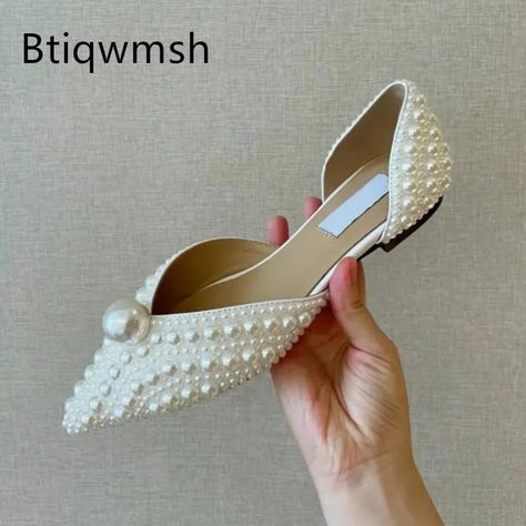 Free Shipping White Bridal Sandals, Feminine Sandals, Flat Sandals Wedding, Walking Dress, Fun Wedding Shoes, Casual High Heels, Bridal Sandals, Wedding Flats, Pearl Bag